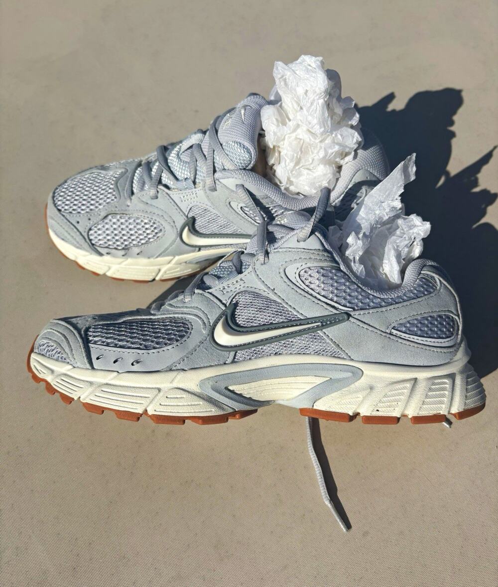 Nike V5 RNR Wolf Grey/Phantom Women’s Size 8 Mesh Sneakers